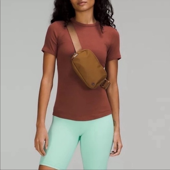 Lululemon Everywhere Belt Bag - Picture 2 of 4